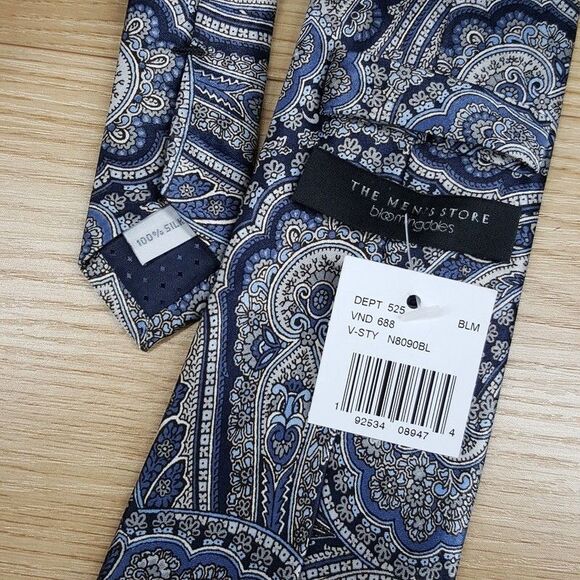 BLOOMINGDALES MENS STORE Neck Tie Gray Paisley 100% Silk Classic - Picture 3 of 5